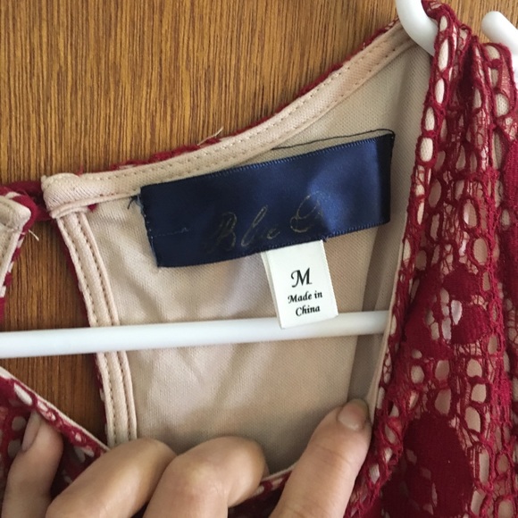 Red lace dress - Picture 3 of 3